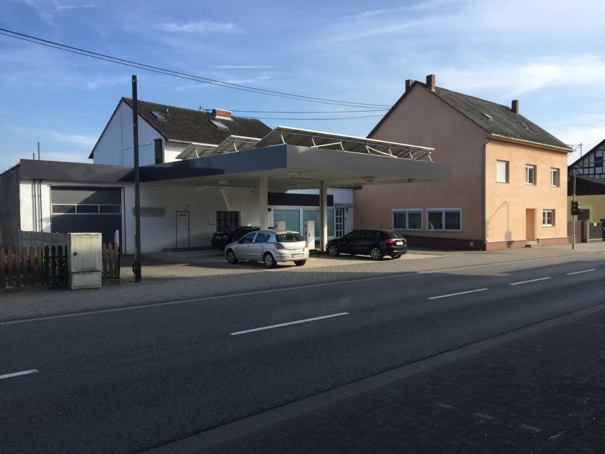 Апартаменты Alte Tankstelle Strassenhaus Экстерьер фото