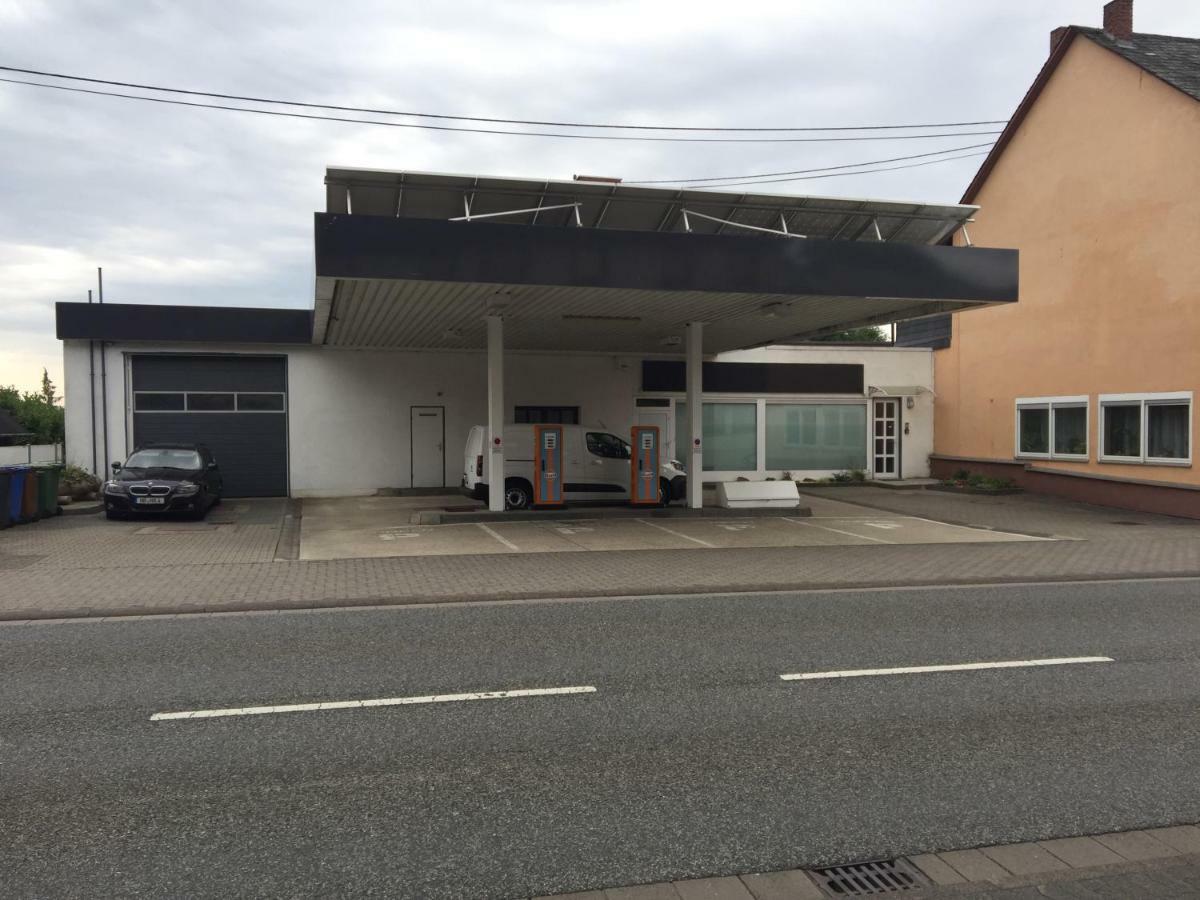 Апартаменты Alte Tankstelle Strassenhaus Экстерьер фото